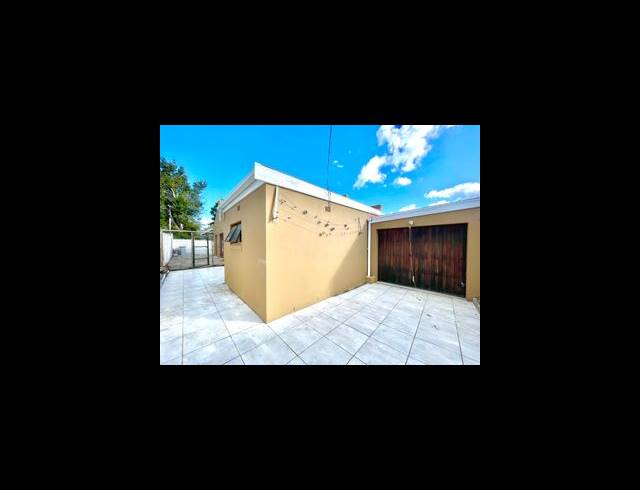 3 bed property to rent in RONDEBOSCH EAST